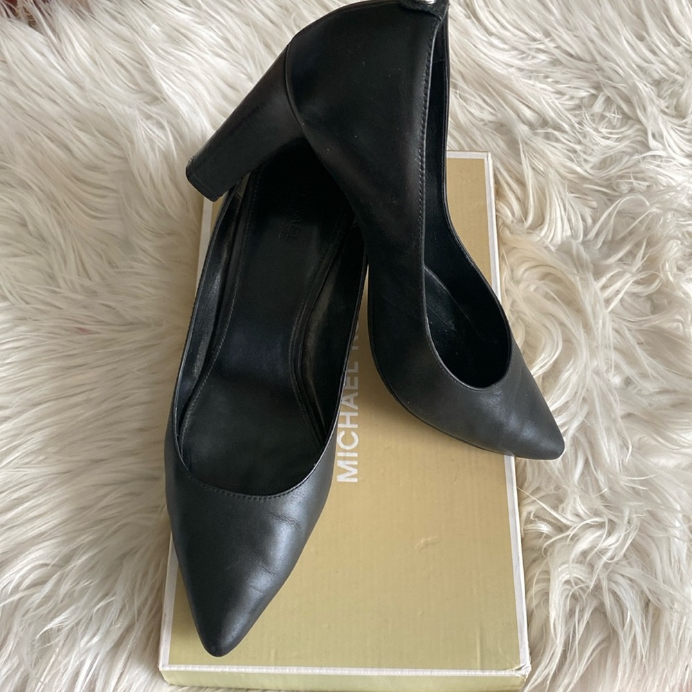 MICHAEL KORS Ladies Pump - Picture 2 of 8